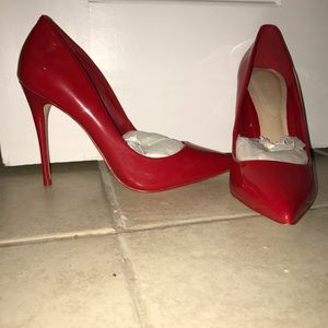 Patent leather red pumps